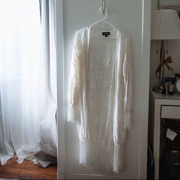 MinkPink Cream Lace Kimono - Picture 2 of 4