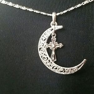 Nwot Moon neclace with cross