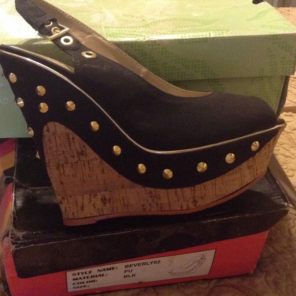 Wedge sandals