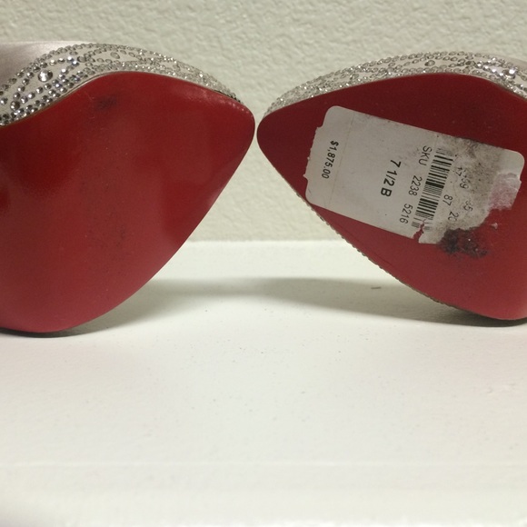 🔴SOLD ON TRADSEY🔴Christian Louboutin Satin Heels - Picture 4 of 4