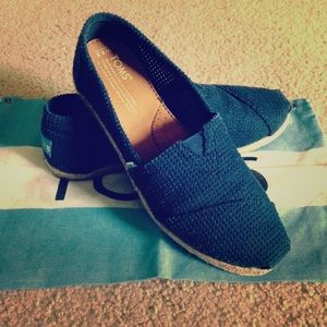 Women's Navy Classic Freetown Toms