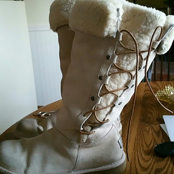 Uggs. Light beige. Size 8