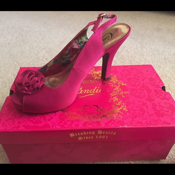 ❗️️BRAND NEW❗️Candies Peep Toe Pumps