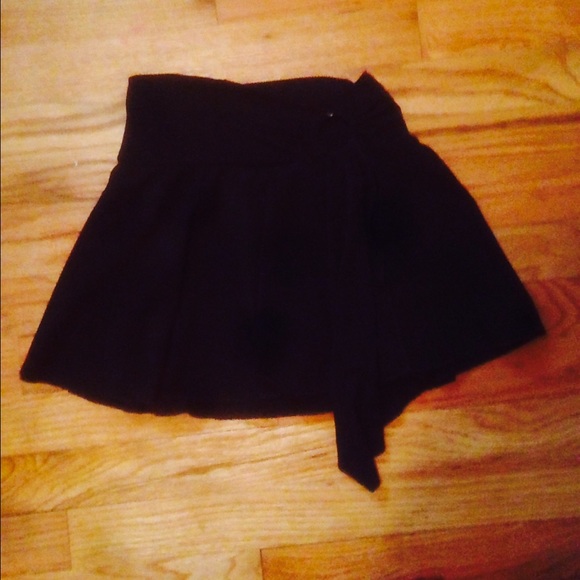 Black skort