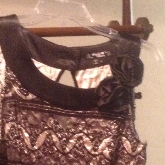 Classy dress - Picture 2 of 3