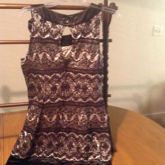 Classy dress - Picture 3 of 3