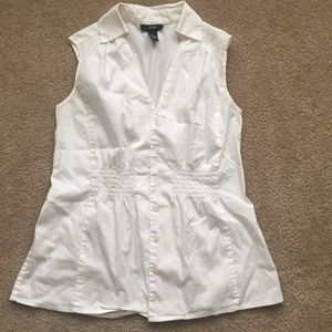 Very flattering Sleeveless button up shirt