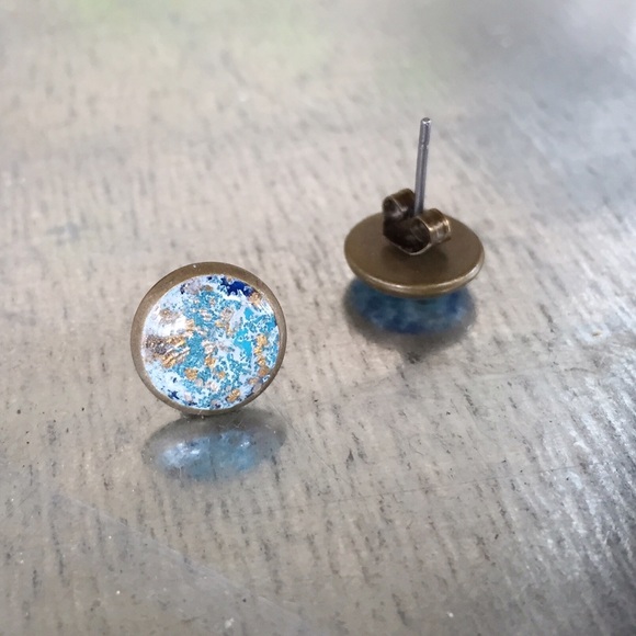 Handmade blue & gold antiqued brass stud earrings - Picture 2 of 4