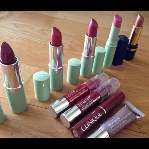 Bundled Lipsticks with an Eye Lid Smoothie