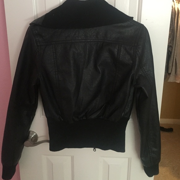 Leather jacket - Picture 2 of 4
