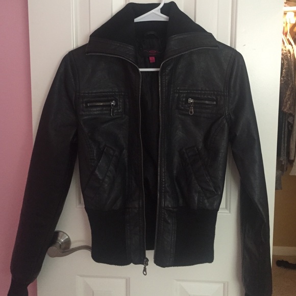 Leather jacket - Picture 3 of 4