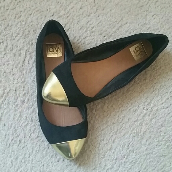 🎉HOST PICK 11/11/15🎉 DV Gold Toe Black Flats NWT