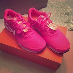 Nike sneakers tennis shoes pink