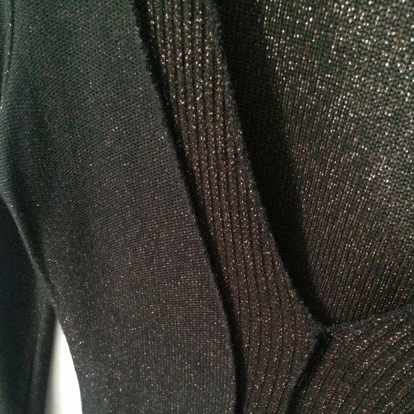 Sweater with gold metallic thread. - Picture 4 of 6