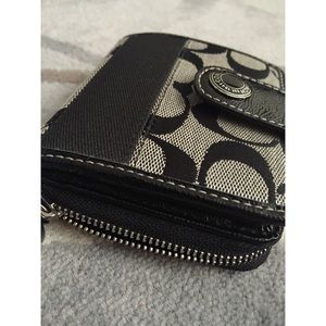 black coach wallet women's