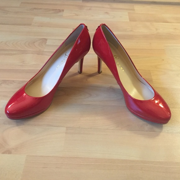 🚫SOLD🚫 Red Patent Leather Ivanka Trump Pumps NWT - Picture 2 of 4