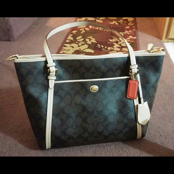 Authentic Coach purse!!