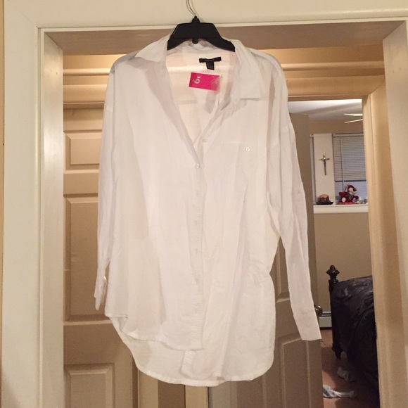 White button up never worn new with tags