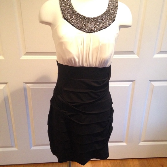 Stunning black and white City Triangles dress