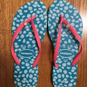 Havianas flip flops size 9 pink blue daisies NEW