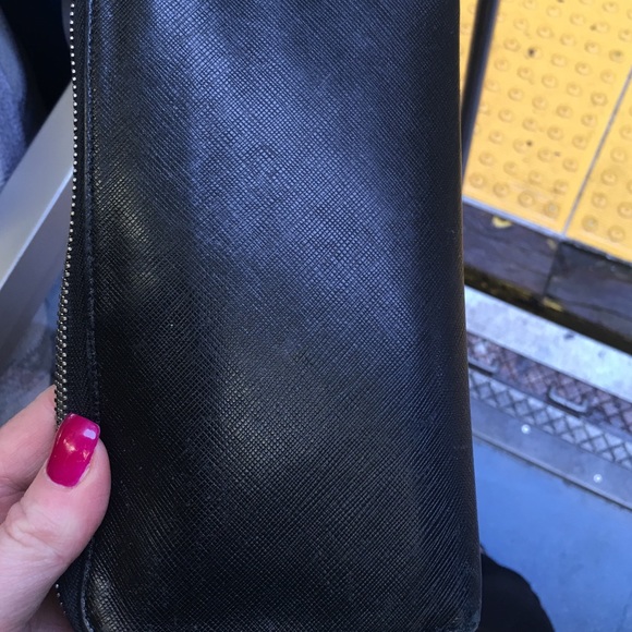 Authentic Ferragamo calfskin leather zipper wallet - Picture 3 of 4