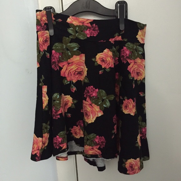 Skirt - Picture 3 of 3