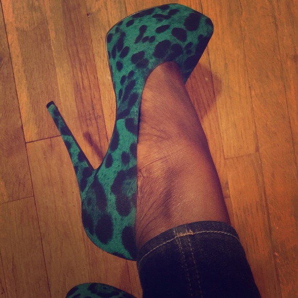 Steve Madden Teal Leopard Pumps