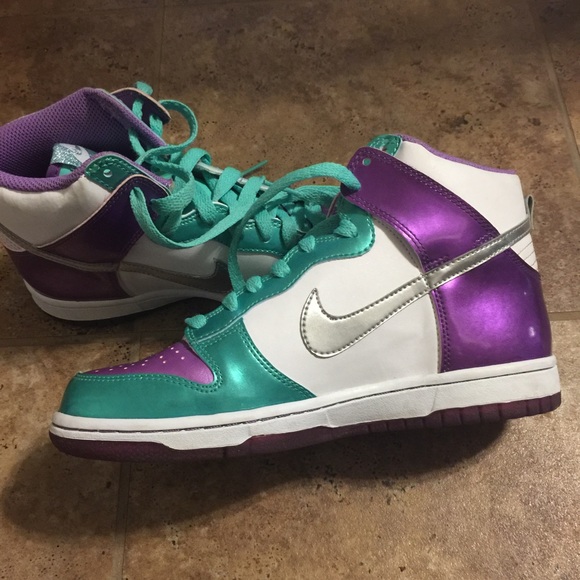 Nike Size 5.5Y - Picture 2 of 4