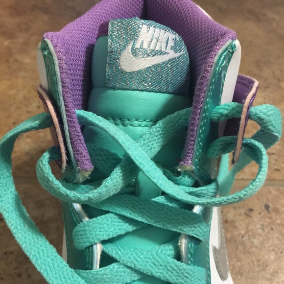Nike Size 5.5Y - Picture 3 of 4