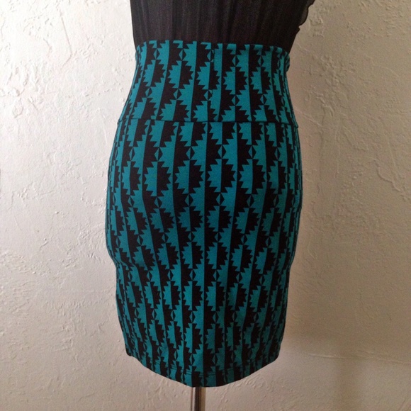 Black and Turquoise Mini Skirt - Picture 3 of 4