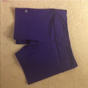 Lululemon Groove shorts size 6