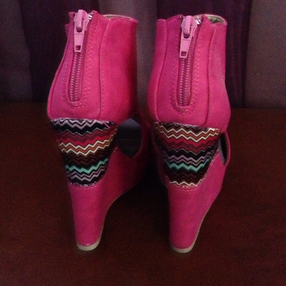 Final markdown - Pink wedges - Picture 3 of 4