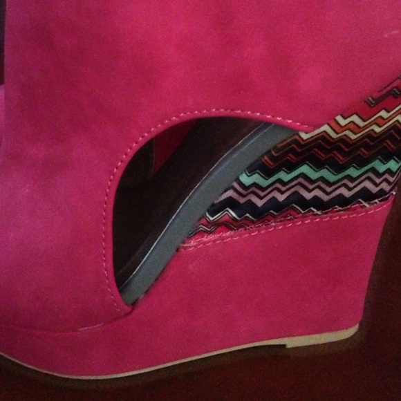 Final markdown - Pink wedges - Picture 4 of 4