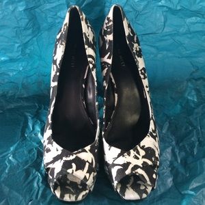 NINE WEST printed pumps