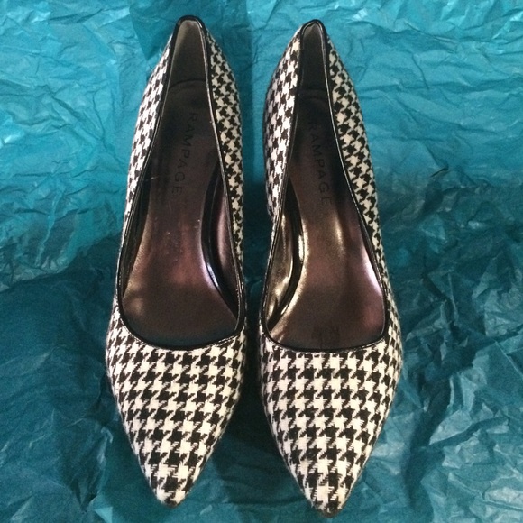 NEVER WORN patterned heels