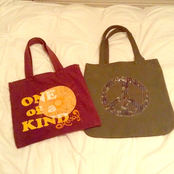 1 hr only .99 cent shipping! Camo tote!! Roxy!!