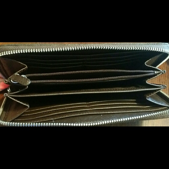 Coach Signature Wallet - Picture 2 of 2