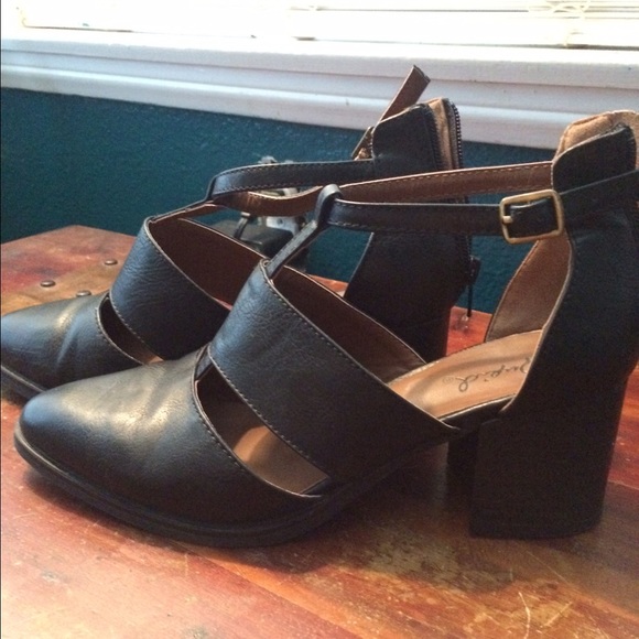 Urban outfitters black ankle booties