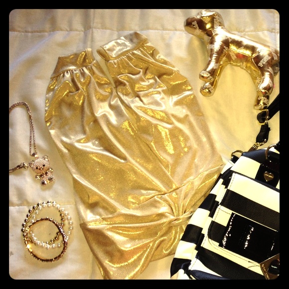 Tops - Gorgeous gold shimmer tank top
