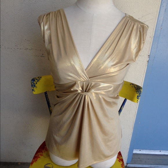 Gorgeous gold shimmer tank top - Picture 2 of 4
