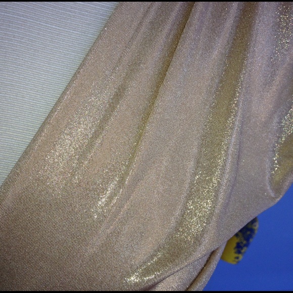 Gorgeous gold shimmer tank top - Picture 4 of 4