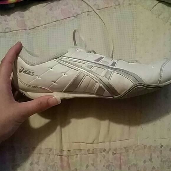 Cheer shoes