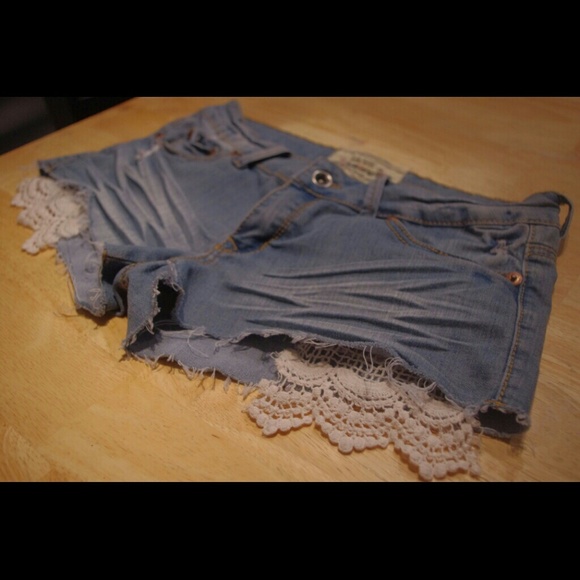 Dollhouse Boheme Crochet Shorts - Picture 2 of 4