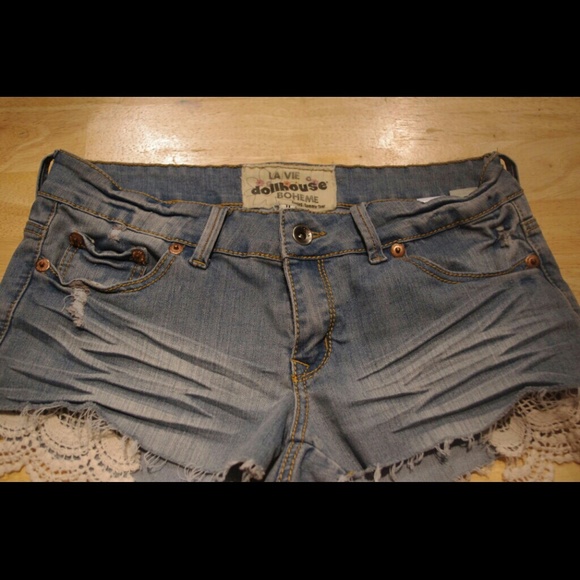 Dollhouse Boheme Crochet Shorts - Picture 4 of 4