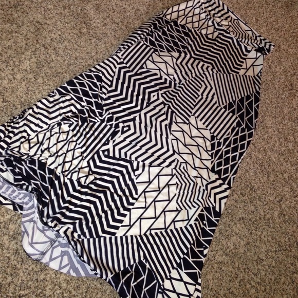 Geometric maxi.
