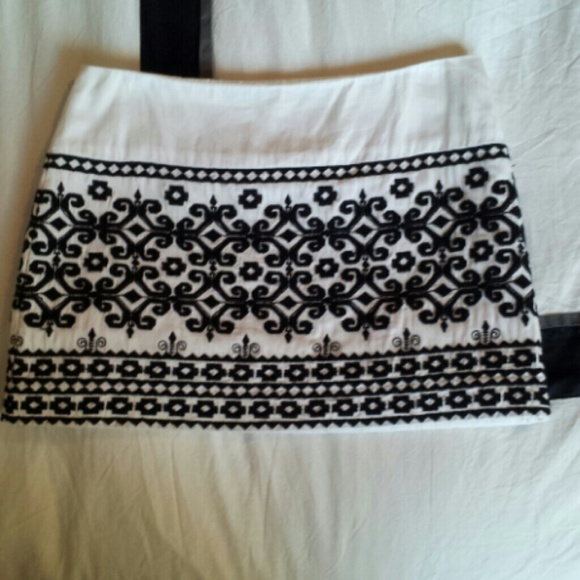 New tibi 100% cotton embroidered skirt retail $228 - Picture 2 of 3