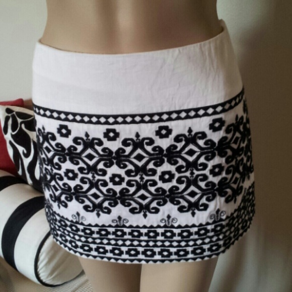 New tibi 100% cotton embroidered skirt retail $228 - Picture 1 of 3