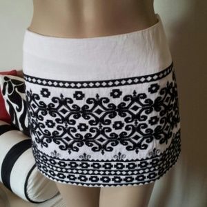 New tibi 100% cotton embroidered skirt retail $228