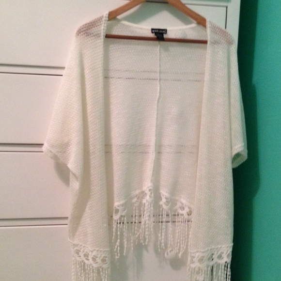 🚫Sold On Merc🚫Tassely Festival Sweater