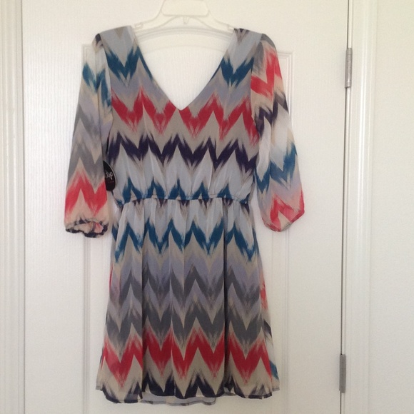 🔴CLEARANCE🔴NWT chevron dress - M - Picture 3 of 3